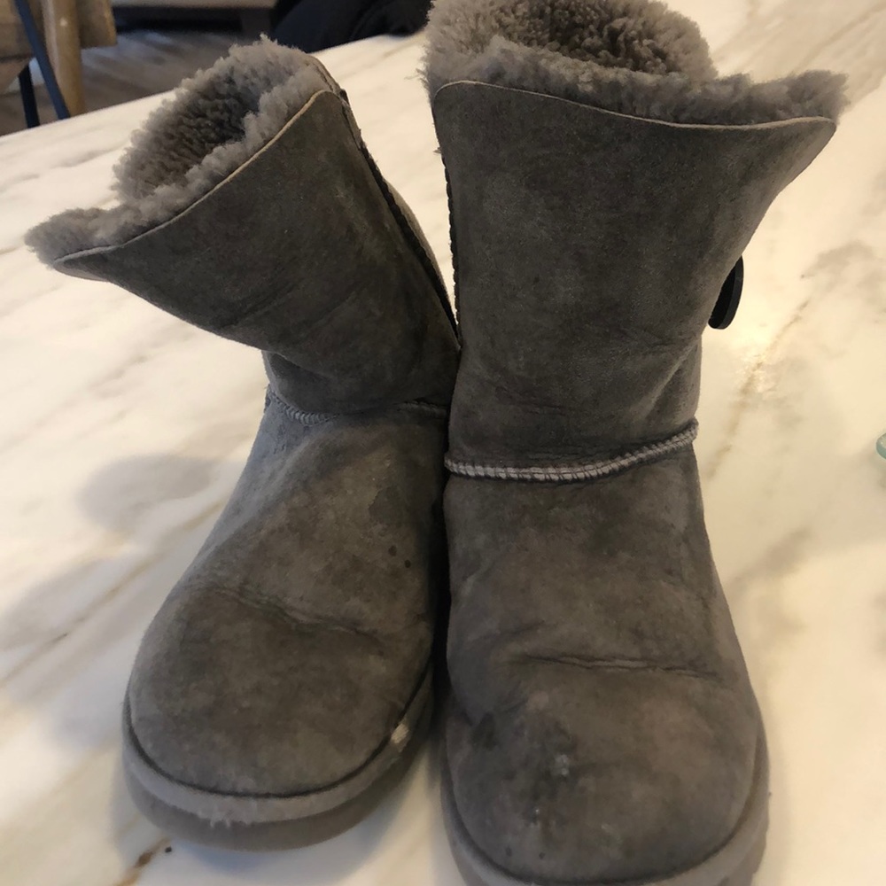 Classic Uggs!  Womens size 7.  Grey